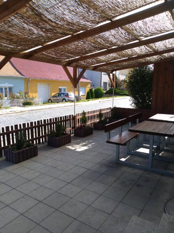 Apartman U Sudu Kobyli Exterior photo
